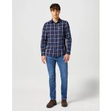 Wrangler ● Larston ● középkék koptatott farmernadrág (epic soft)