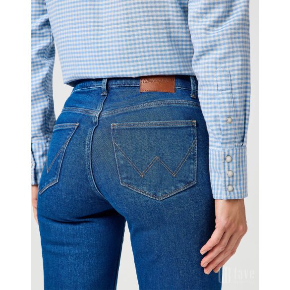 Wrangler ● Straight ● középkék egyenes szárú farmernadrág