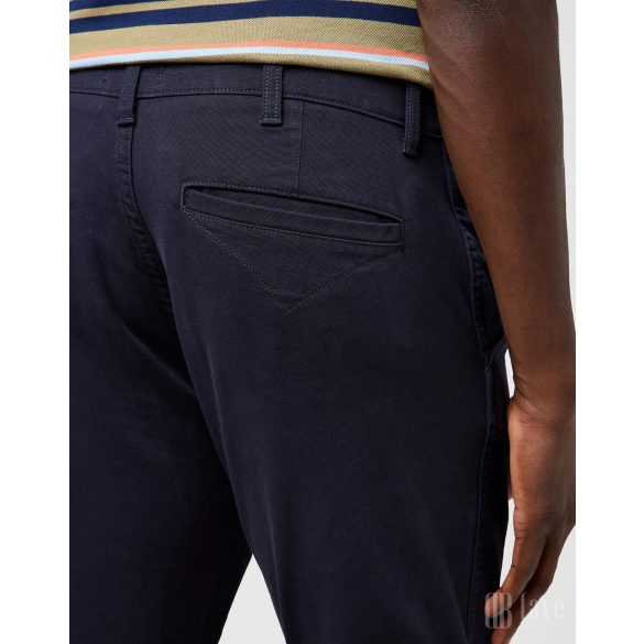 Wrangler ● Regular Chino ● sötétkék chino nadrág 