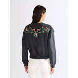 Wrangler ● Embroidered Sweat ●fekete hímzett pulóver