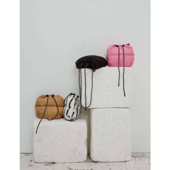 Mads Nørgaard ● Dreamy Candy Bag ● kávébarna mini "párna"táska 