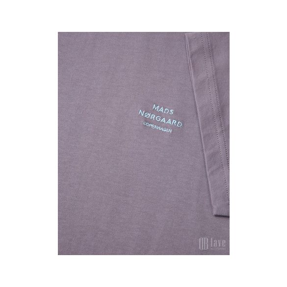 Mads Nørgaard ● Cotton Jersey Frode Emb Logo ● szürkéslila rövidujjú póló