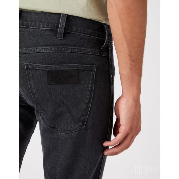 Wrangler ● Larston ● fekete koptatott farmernadrág
