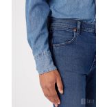 Wrangler ● Larston ● középkék koptatott farmernadrág