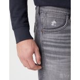 Wrangler ● Larston ● szürke koptatott farmernadrág (Heritage)