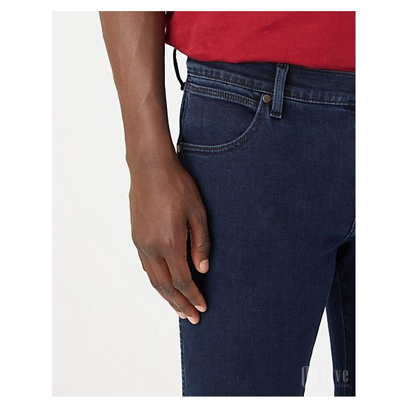 Wrangler ● Larston ● sötétkék enyhén koptatott farmernadrág 